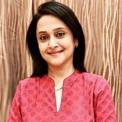 Cinemaazi wishes Mrinal Kulkarni a very Happy Birthday!