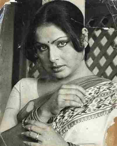 Cinemaazi wishes Rakhee a very Happy Birthday